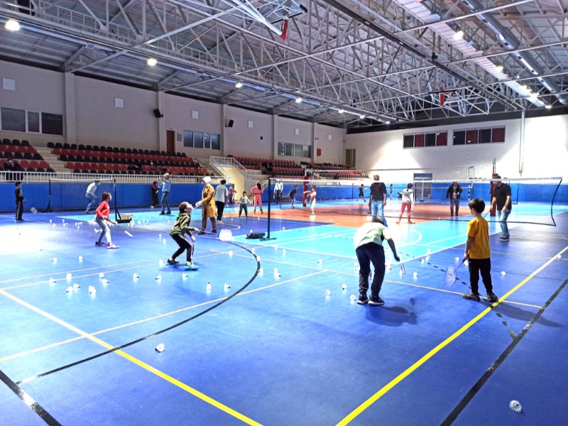 BADMİNTONDA ÖZEL AİLE ORTAMI