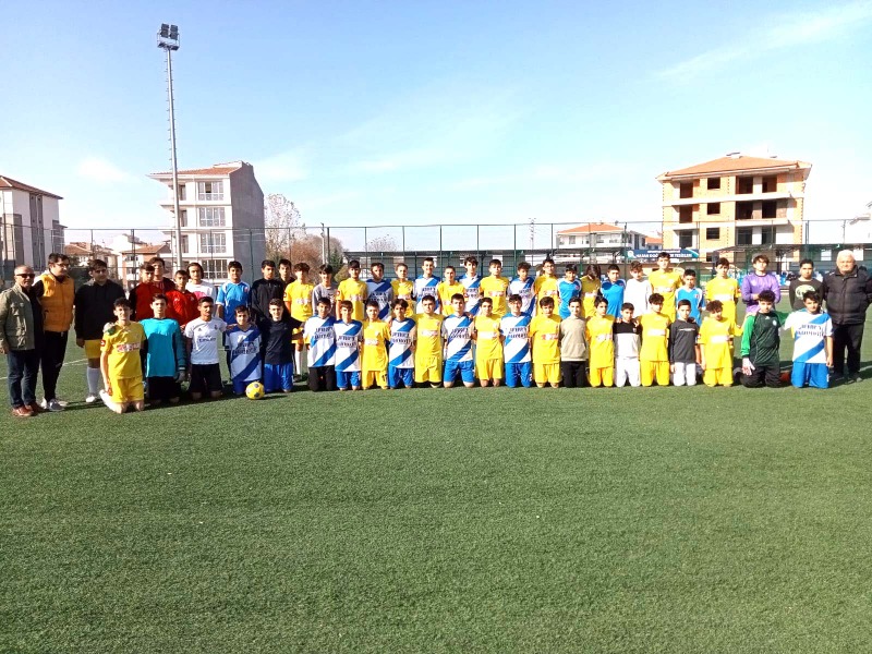 YENİKENTSPOR İLE ÖNCÜSPOR KAPIŞTI