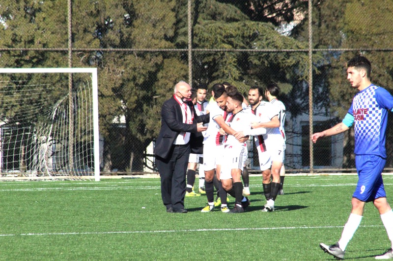 SÜPERDE HAKEMLERE İSYANI VAR