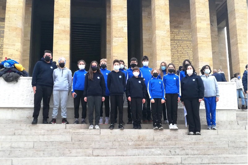 ESKİŞEHİRLİ YÜZÜCÜLER BAŞARIYA DOYMUYOR