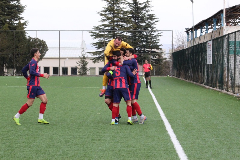 ÇİFTELER KAÇIYOR  DEMİR KOVALIYOR