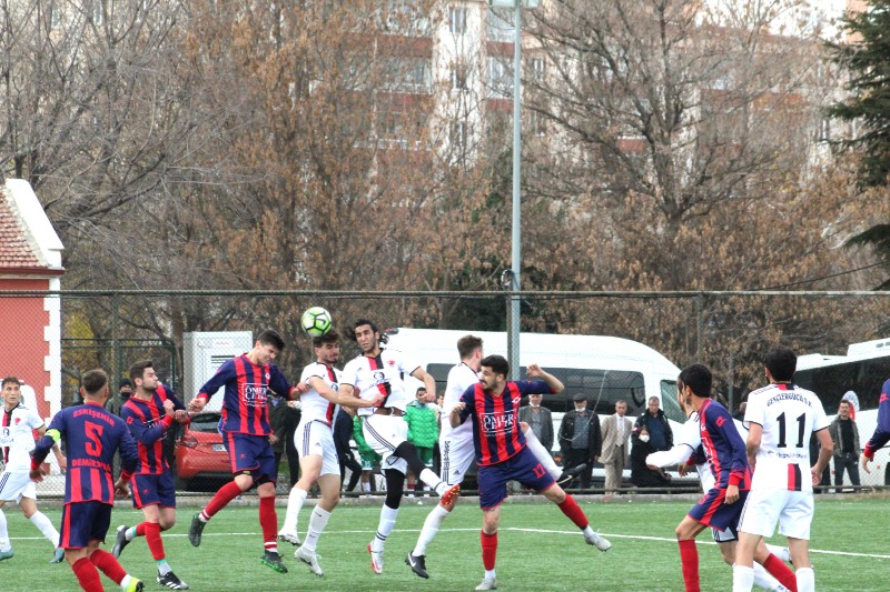 SÜPERDE ÇEKİŞME BÜYÜYOR