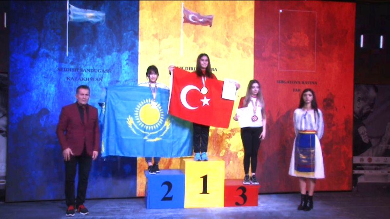 RAHAT UYU ŞENER ARSLAN HOCAM  EVLATLARIN MİRASINI KORUYOR