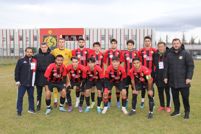 GENÇ ŞİMŞEKLER  LİDERİ BEKLİYOR