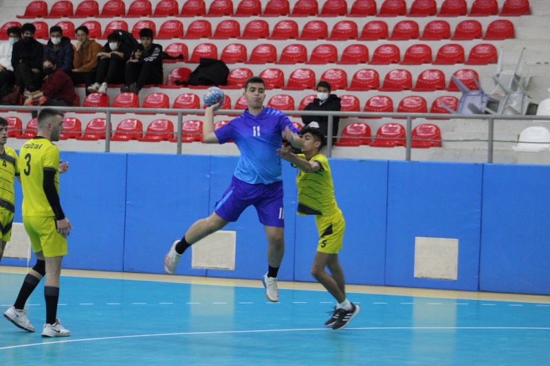 HENTBOLDA HEYECAN SÜRÜYOR