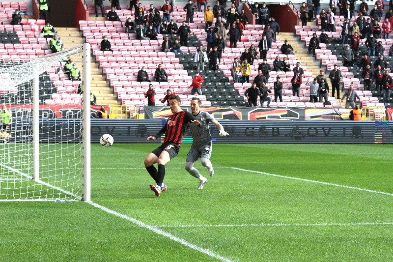 ÜSTÜNLÜĞÜ KORUYAMADIK