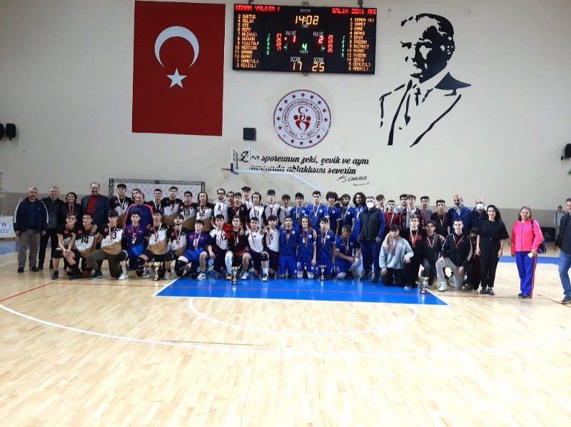 ŞAMPİYONLAR BELLİ OLUYOR