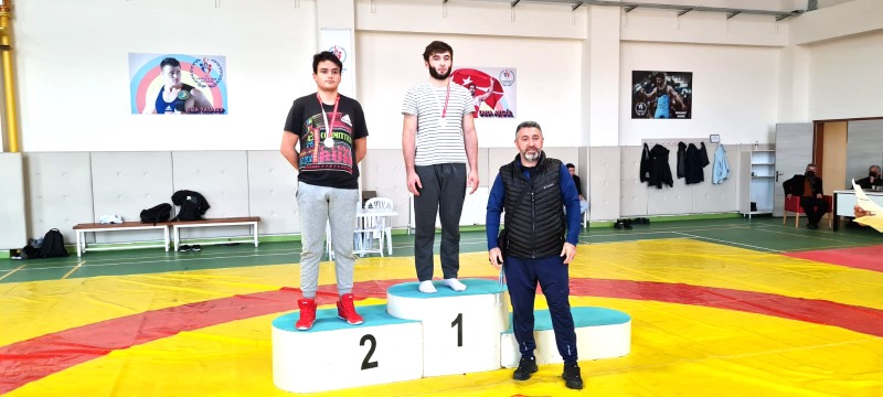 GÜREŞTE MADALYALAR VERİLDİ