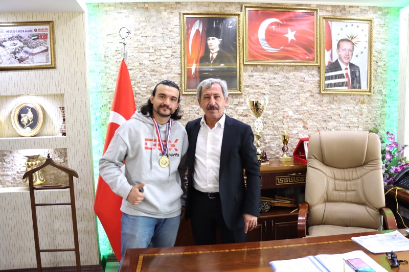 ŞAMPİYON EROLCAN YİNE  ALTIN MADALYAYI KAPTI