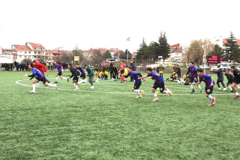 EĞİTİMCİLER SPOR LİSESİ ŞAMPİYONLUĞA KOŞTU