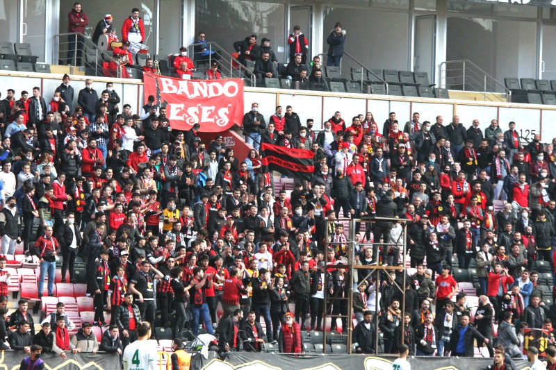 GELİN HEP BERABER KENETLENELİM