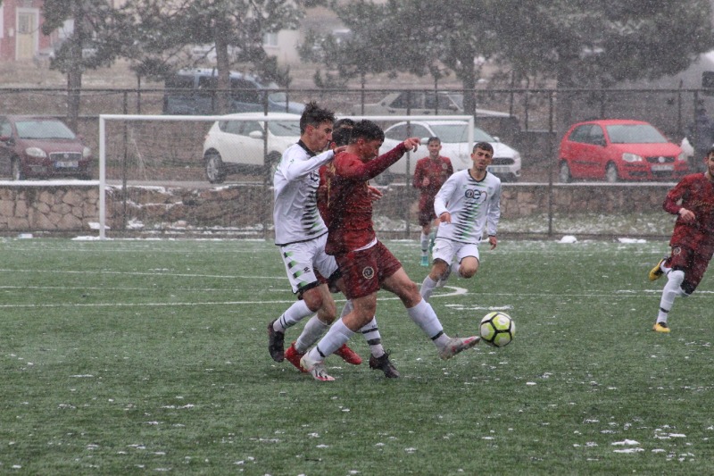 SÜPERDE İLK YARI TAMAMLANIYOR