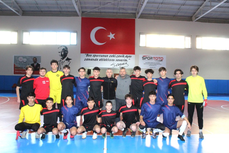 FAVORİLER RAKİPLERİNE ACIMIYOR