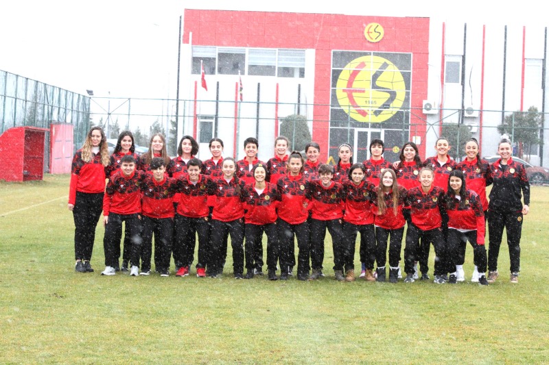 DİŞİ ŞİMŞEKLER İDDİALI GELİYOR