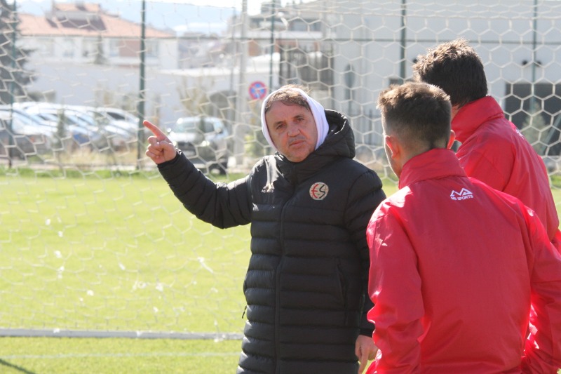 SUAT HOCA YÖNETİCİ  GİBİ ÇALIŞIYOR