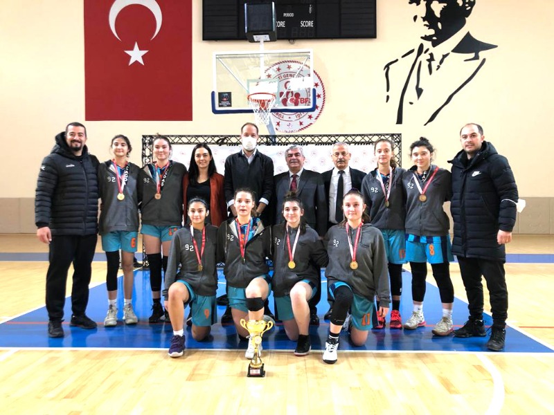 ÇAĞDAŞ KOLEJİ KIZLARI ŞAMPİYON OLDU