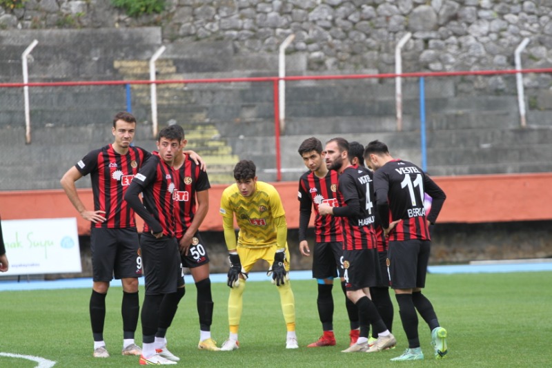 28 OYUNCU FORMA GİYDİ