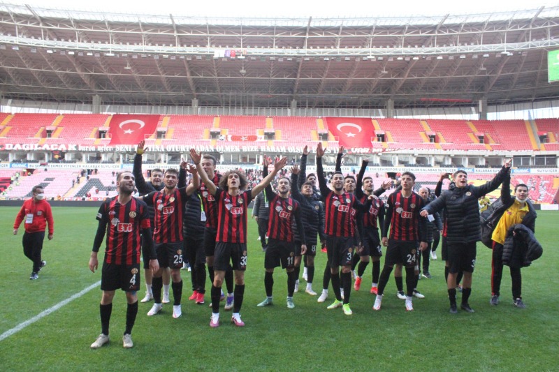 BU İŞ SADECE YÖNETİM İLE OLMAZ