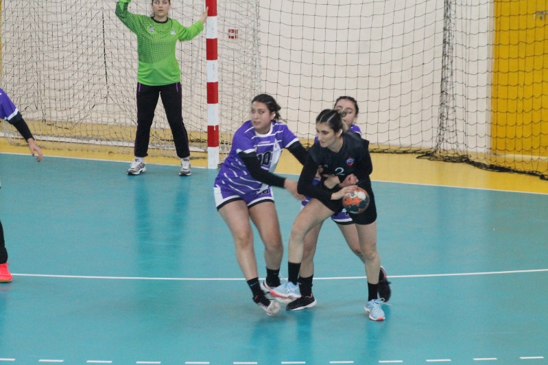 KADINLAR HENTBOLDA ÇİFTE ZAER