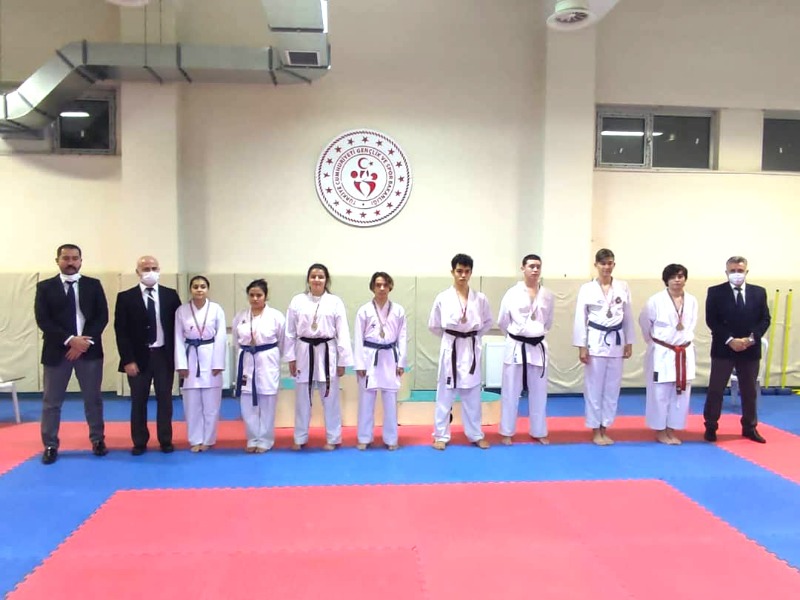 KARATECİLER KAPIŞTI