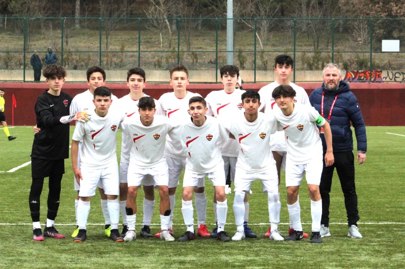 GELECEĞİN YILDIZLARI SAHAYA İNDİ