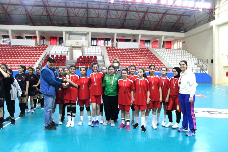 İKİ TAKIM KATILDI  KUPALAR DAĞITILDI