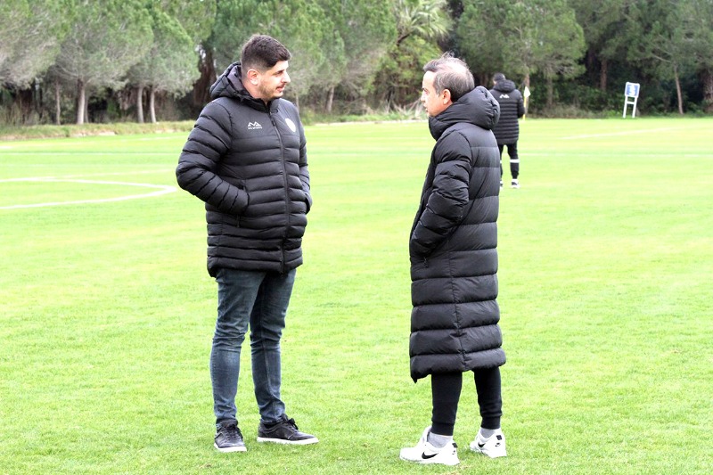 PES EDECEK İNSANLAR DEĞİLİZ