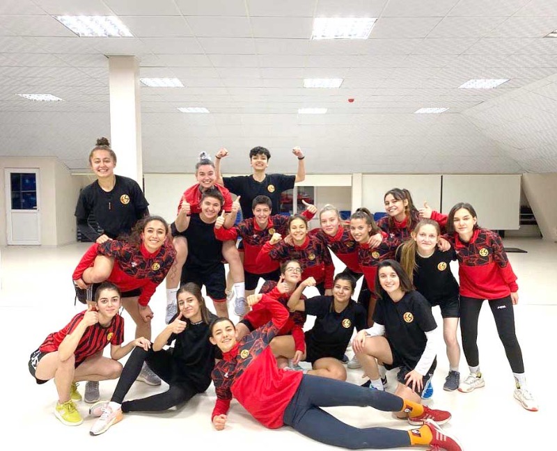 DİŞİ ŞİMŞEKLER ÇALIŞIYOR