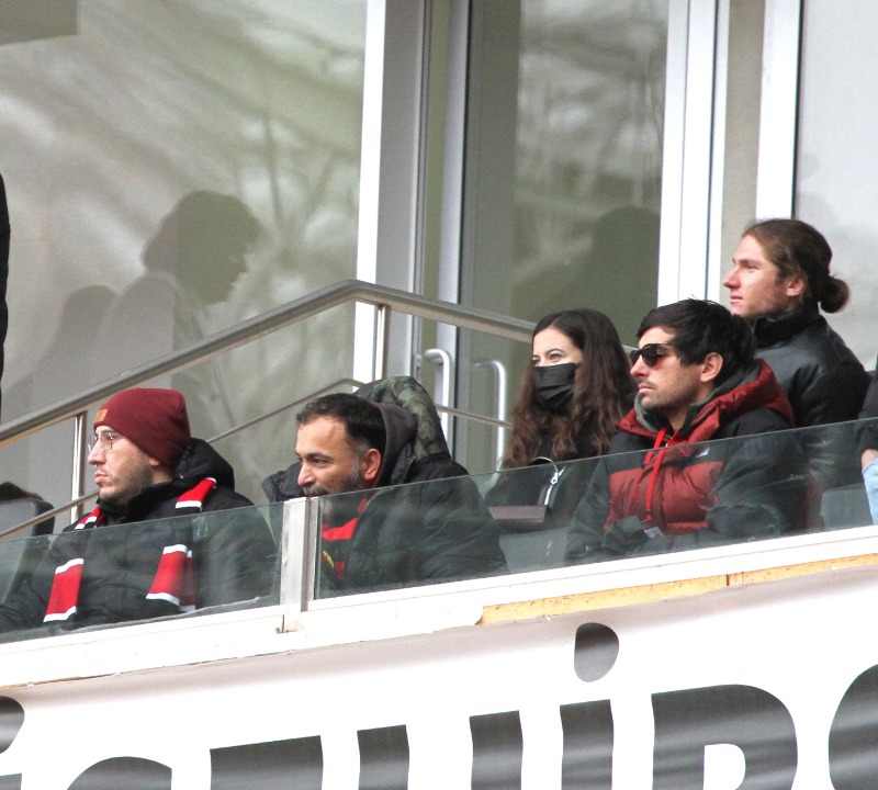 BİLAL VE MEHMET ÖZCAN  KARŞILAŞMAYI  İZLEDİ