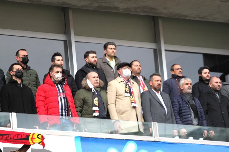 3 MİLLETVEKİLİ TRİBÜNDE