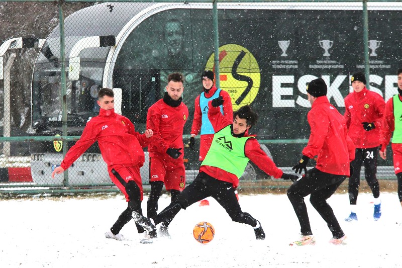 KAR ALTINDA ÇALIŞMA