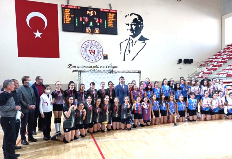 ŞAMPİYON MELAHAT ÜNÜGÜR