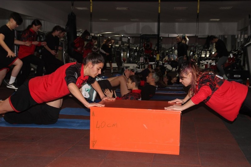 DİŞİ ŞİMŞEKLE GÜÇLENİYOR