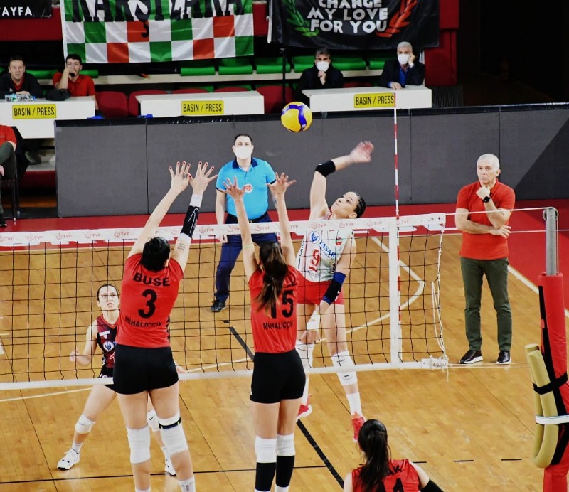 MİHALIÇÇIK LİDERE BOYUN EĞDİ(3-0)