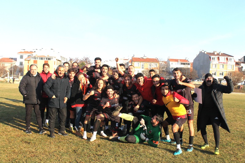 YUNUSEMRE ÜNİVERSİTE  EVLERİNDE OYNAYACAK