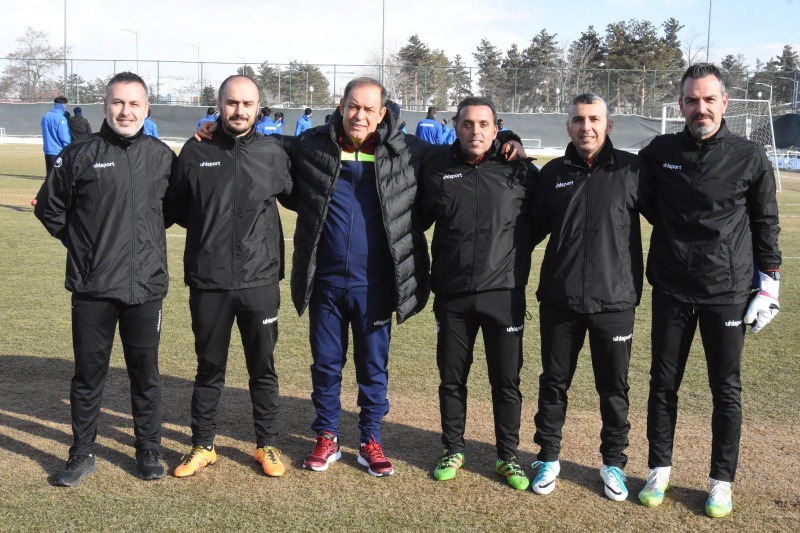 CEM KARACA  İLDİZİN EKİBİNDE