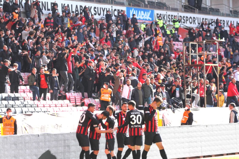 TRİBÜNLERİ DOLDURUP 3 PUAN İÇİN  FUTBOLCULARIMIZI MOTİVE EDELİM