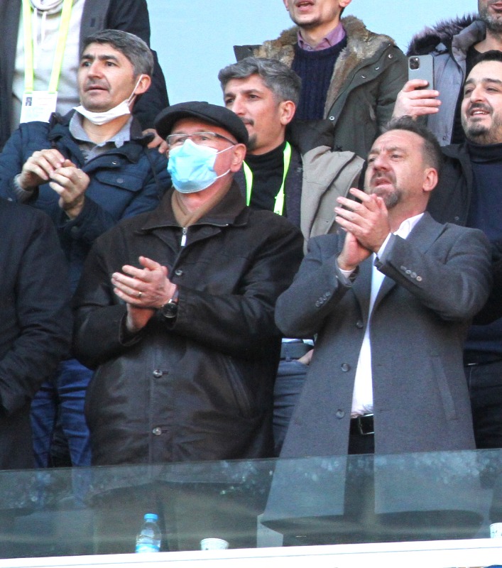 SADECE KURT VARDI