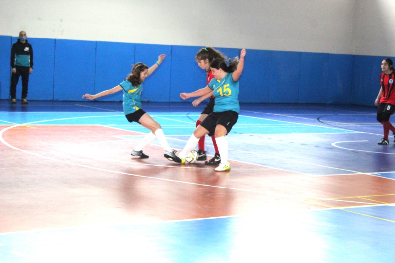 YILDIZLAR FUTSAL’DA HEYECAN SÜRÜYOR