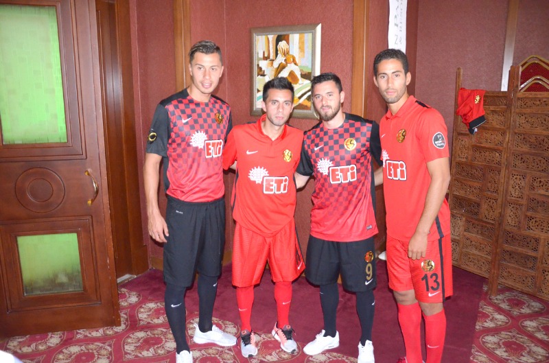 KİMLER GELDİ KİMLER.