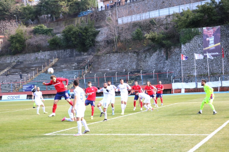 RAKİPLER PUAN KAYBETTİ