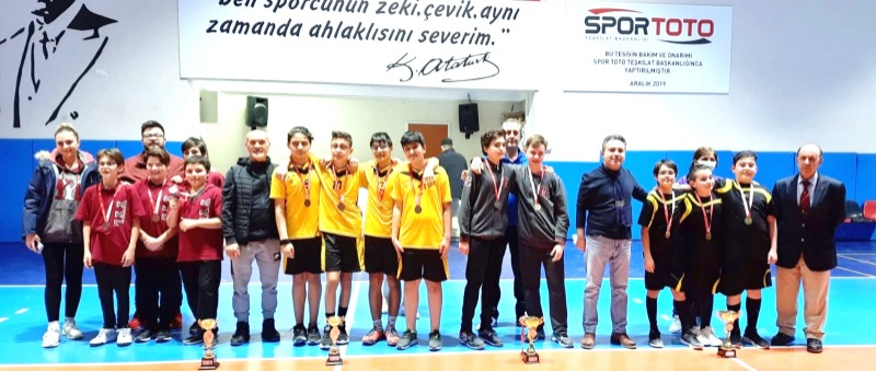 MASA TENİSİNDE ŞAMPİYONLAR BELİRLENDİ