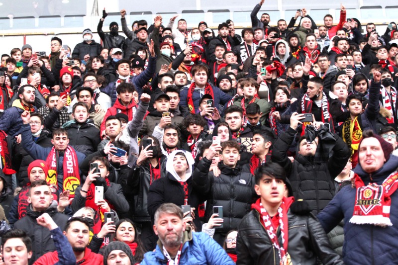 SÜPER LİGDE KAÇ TAKIM  6 BİN TARAFTARA OYNUYOR