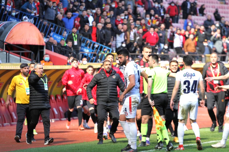 ORTAM GERİLDİ  ONUR SARARDI