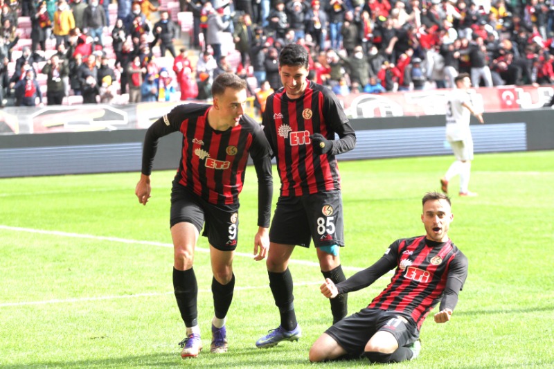 İZMİRDEN 3 PUANLA GELİN ÇOCUKLAR..