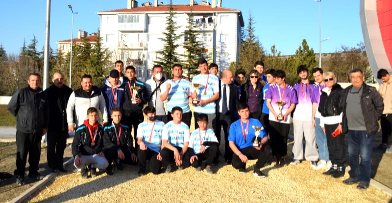 LİSELİ BOCCECİLER KAPIŞTI