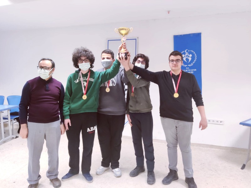 SATRANÇTA ÖDÜLLER VERİLDİ