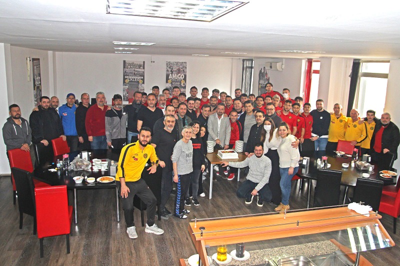 BAŞKANA SÜRPRİZ KUTLAMA