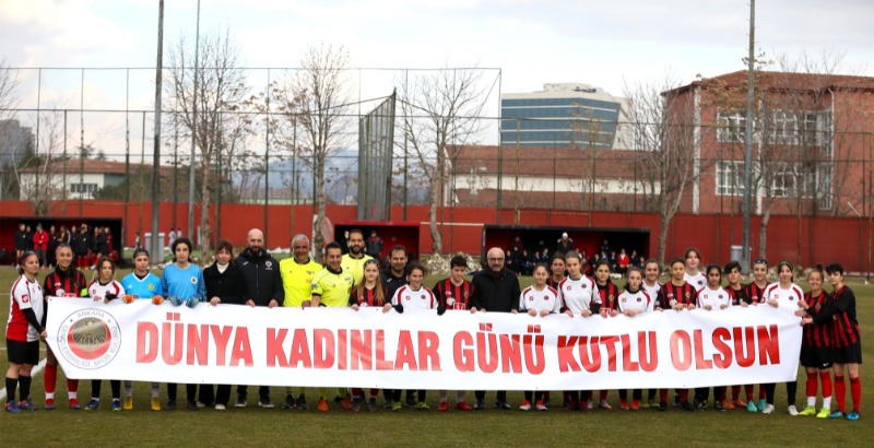 HER KADIN ÖZELDİR İYİ Kİ VARSINIZ!