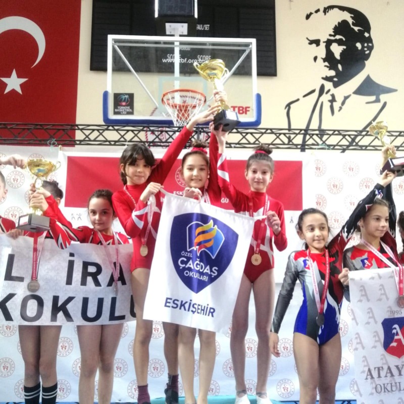 CİMNASTİKÇİLER BÜYÜLEDİ